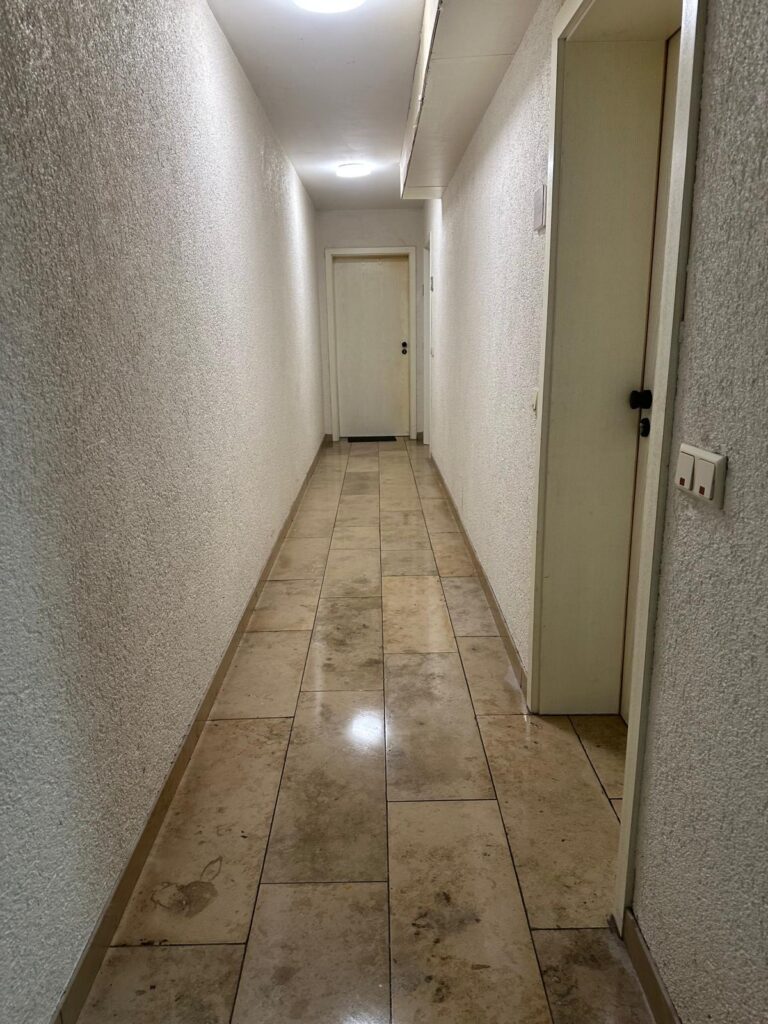 Treppenhaus nach der Reinigung